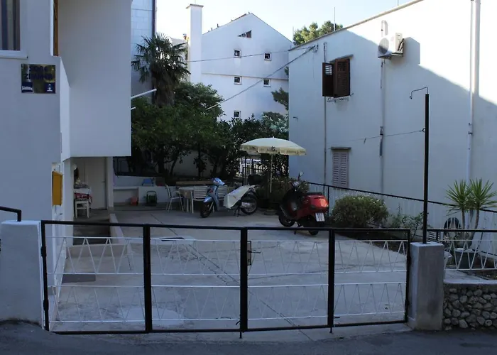 With A Parking Space - 6778 Gostinjska kuća