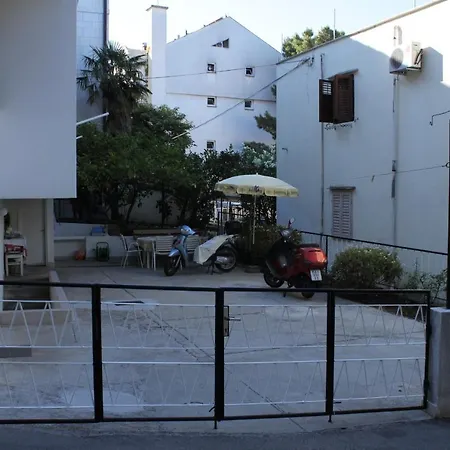 With A Parking Space - 6778 Guest house